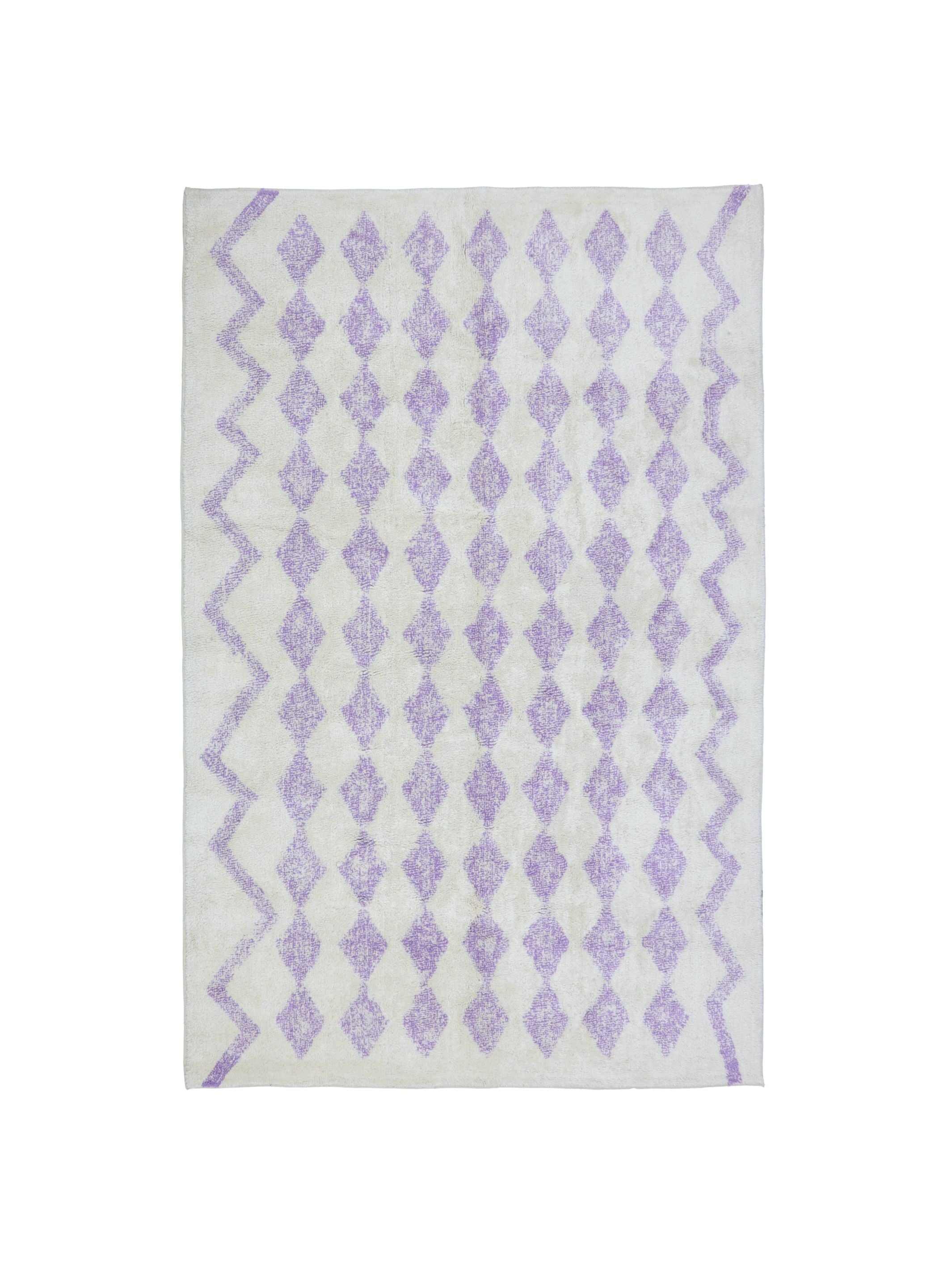 Natural rug with lavender purple diamond details