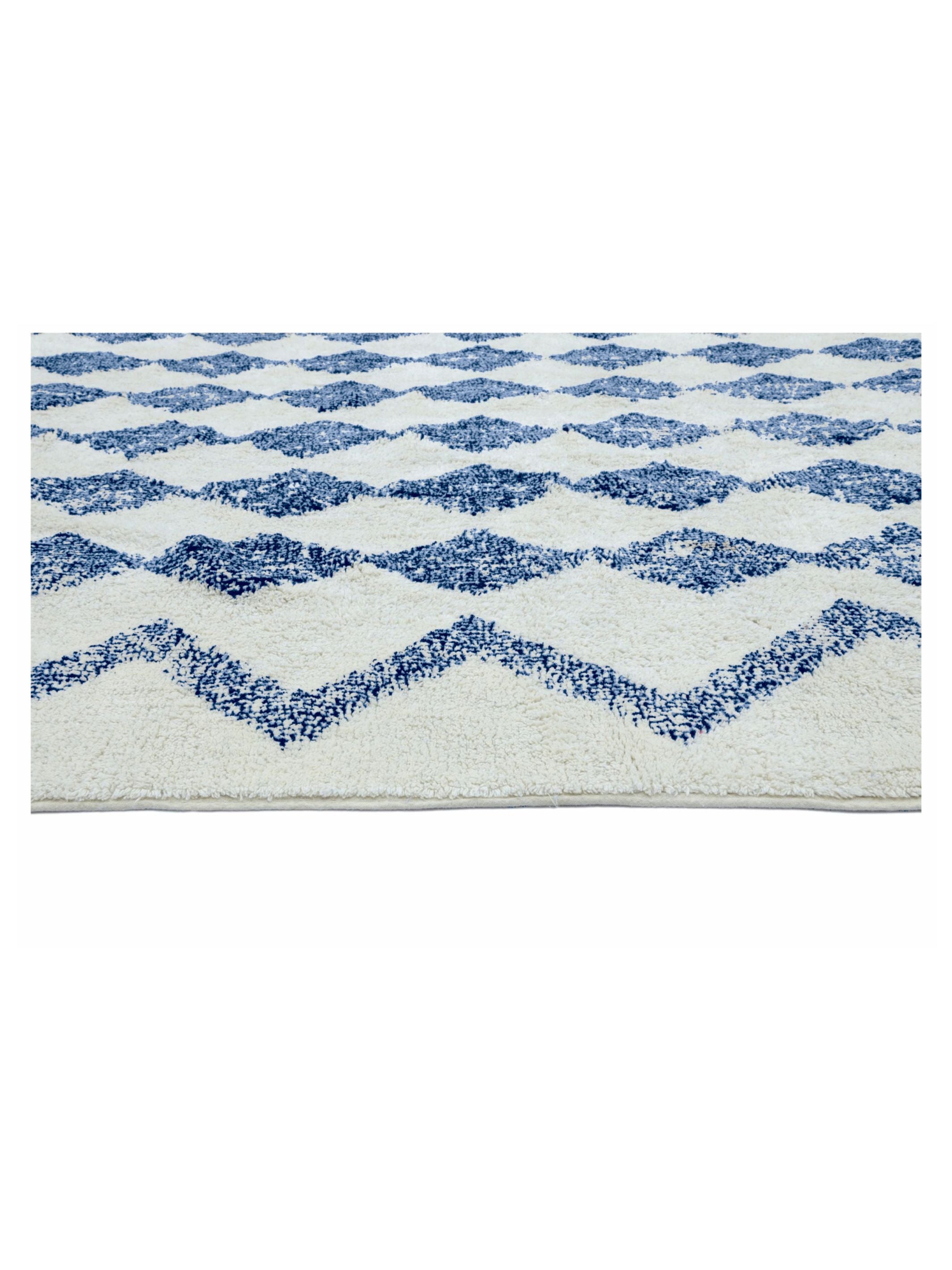 Rug with blue zigzag pattern on a white background