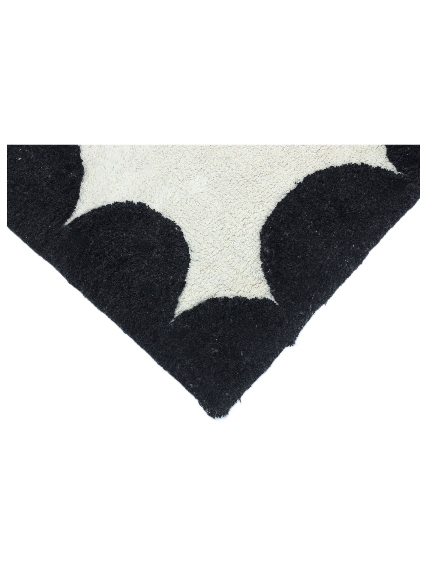 Black Scallop Rug