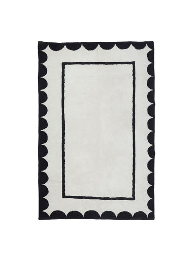 Natural colour rug with black scallop details