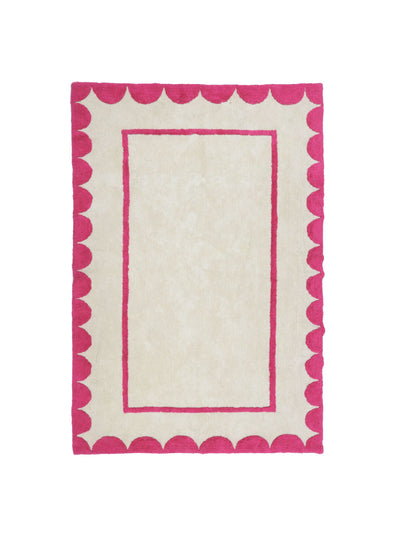 Natural rug with bright pink scallop details