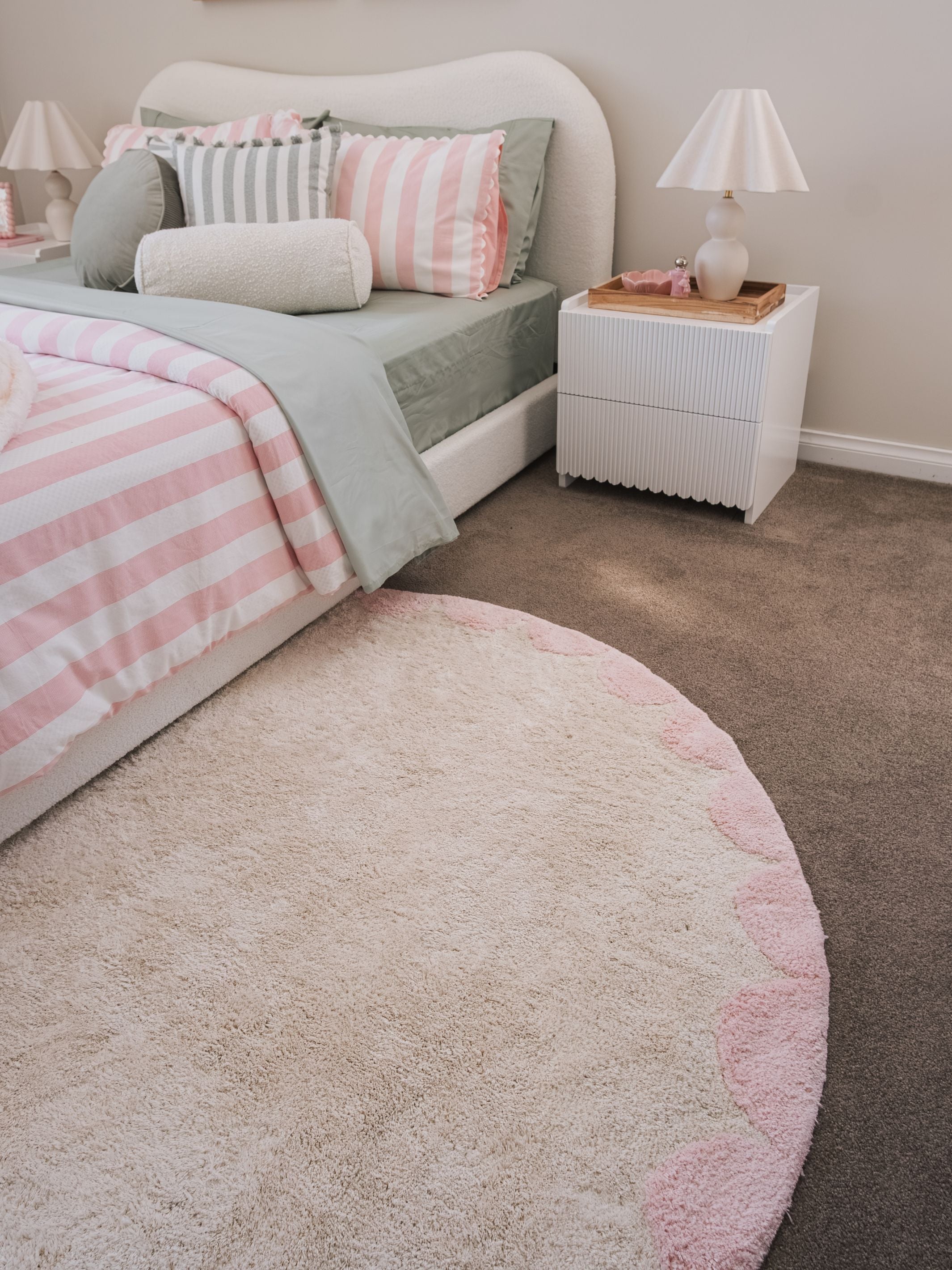 Soft Pink Scallop Rug - Round