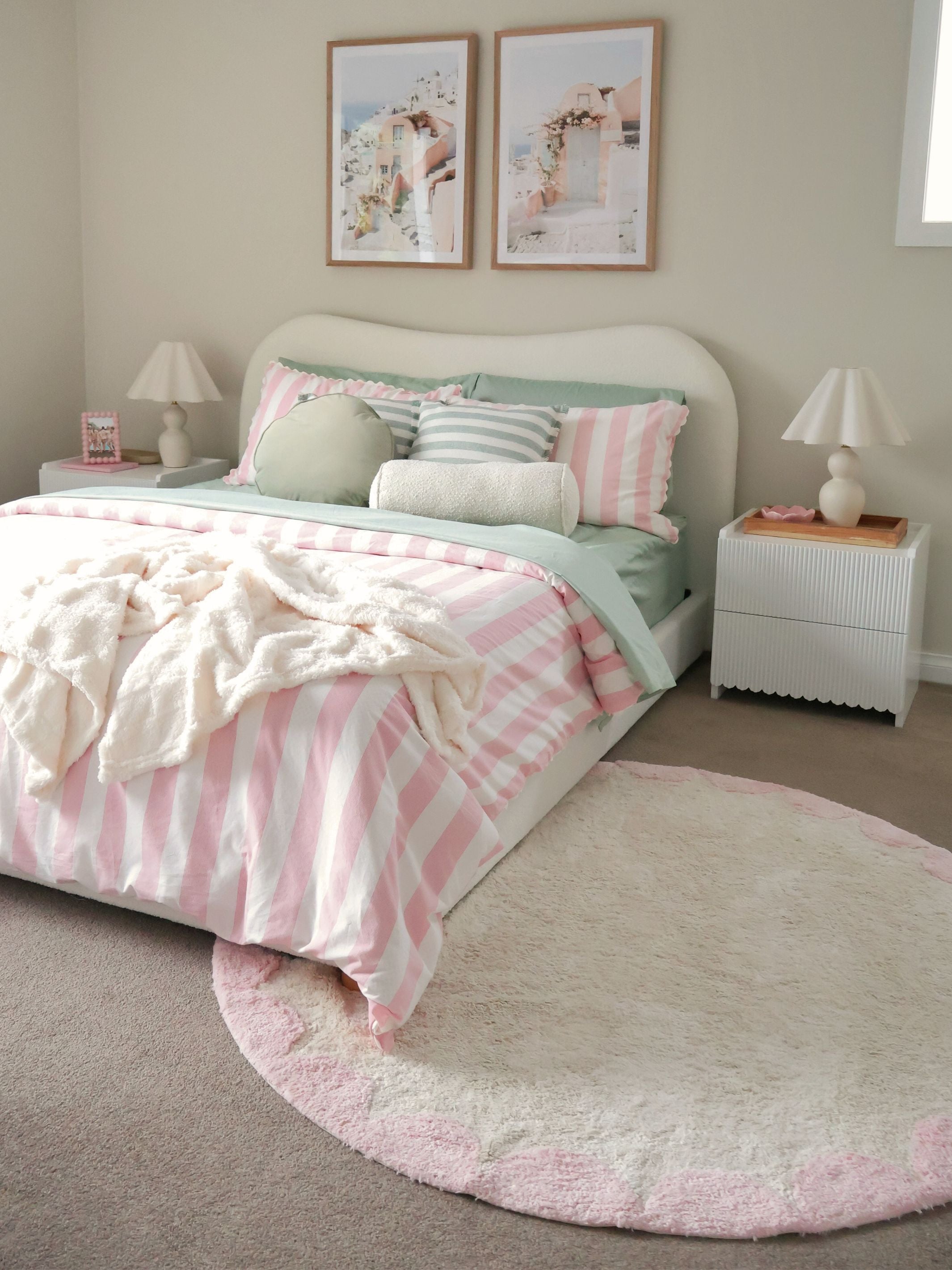 Soft Pink Scallop Rug - Round